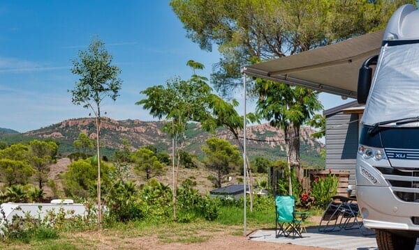 Stationner son camping-car dans le sud de la France : mode d’emploi