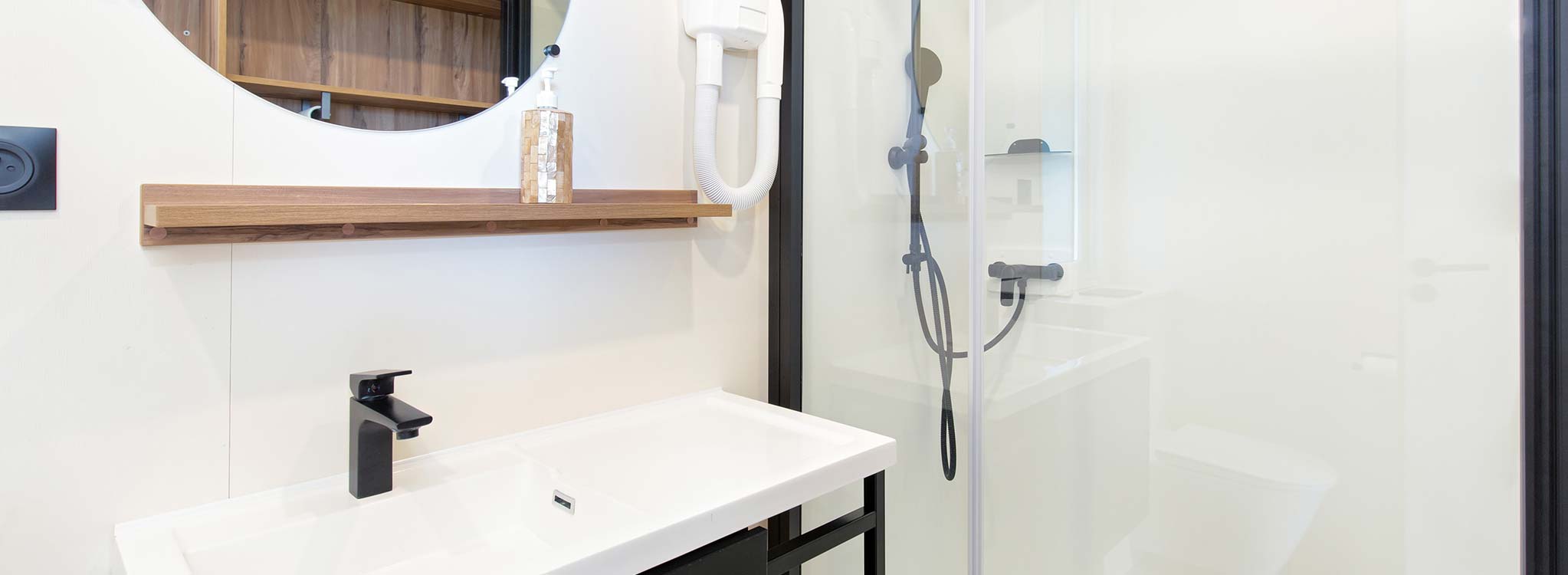 Nouveauté 2026 - Mobil-home VIP DUO – Luxe, intimité et spa de nage privé avec vue sur l’Esterel