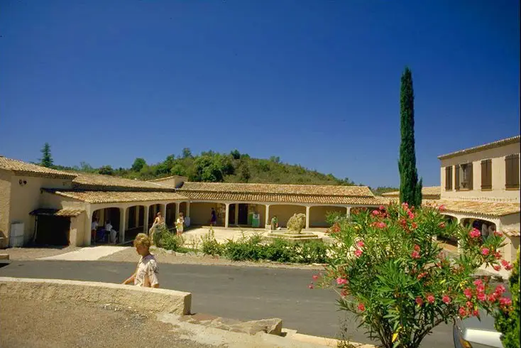 Les arches du bar Les Suds