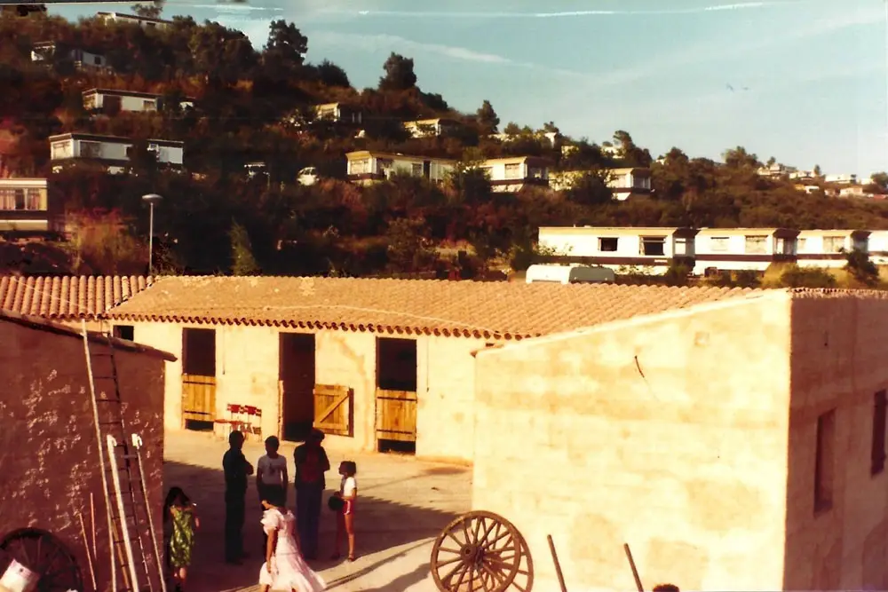 Les écuries du ranch d'Esterel Caravaning dans les années 80, mobil-homes accrochés à la colline