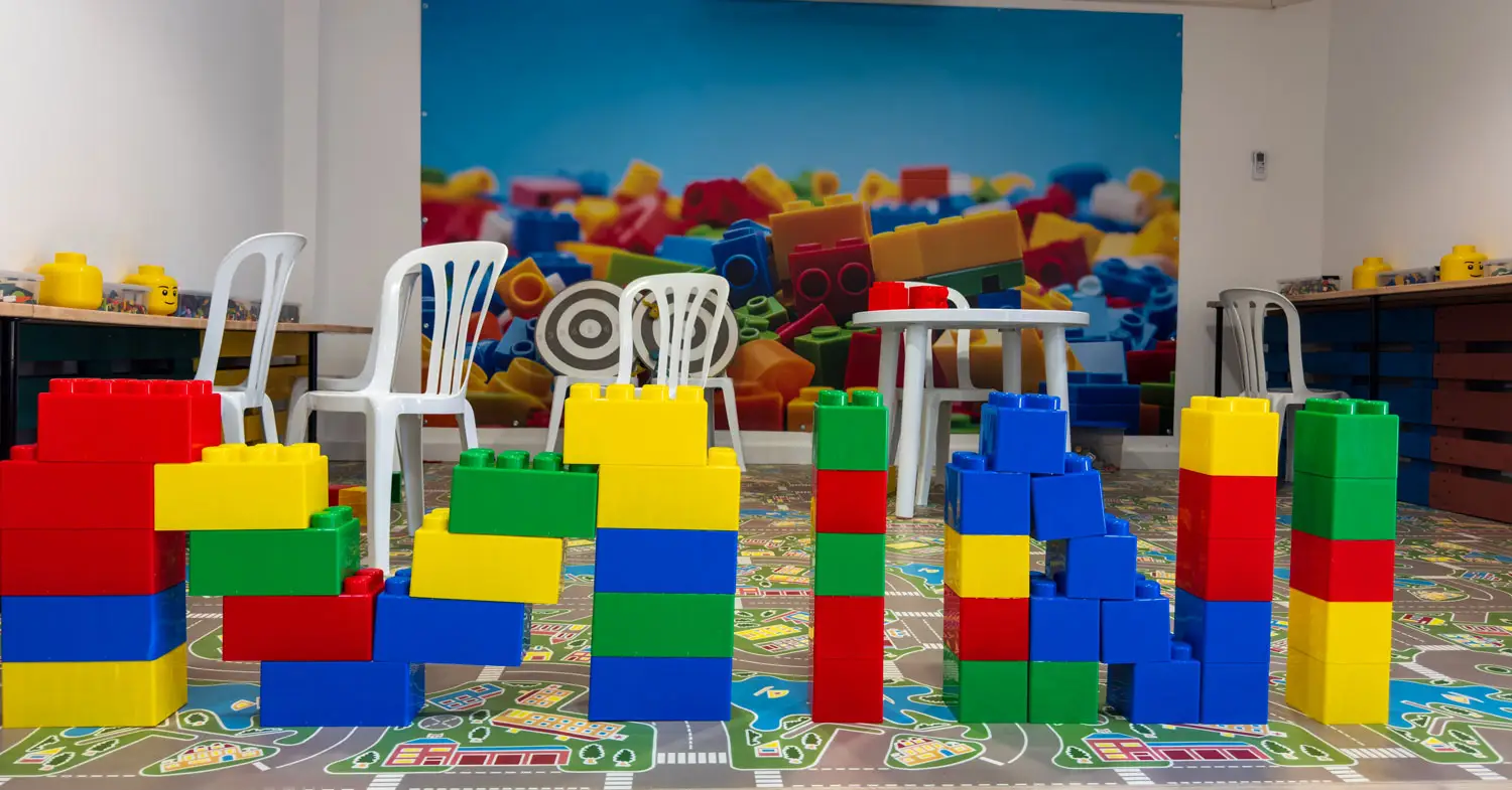Le bar à Legos du mini-club d'Esterel Caravaning