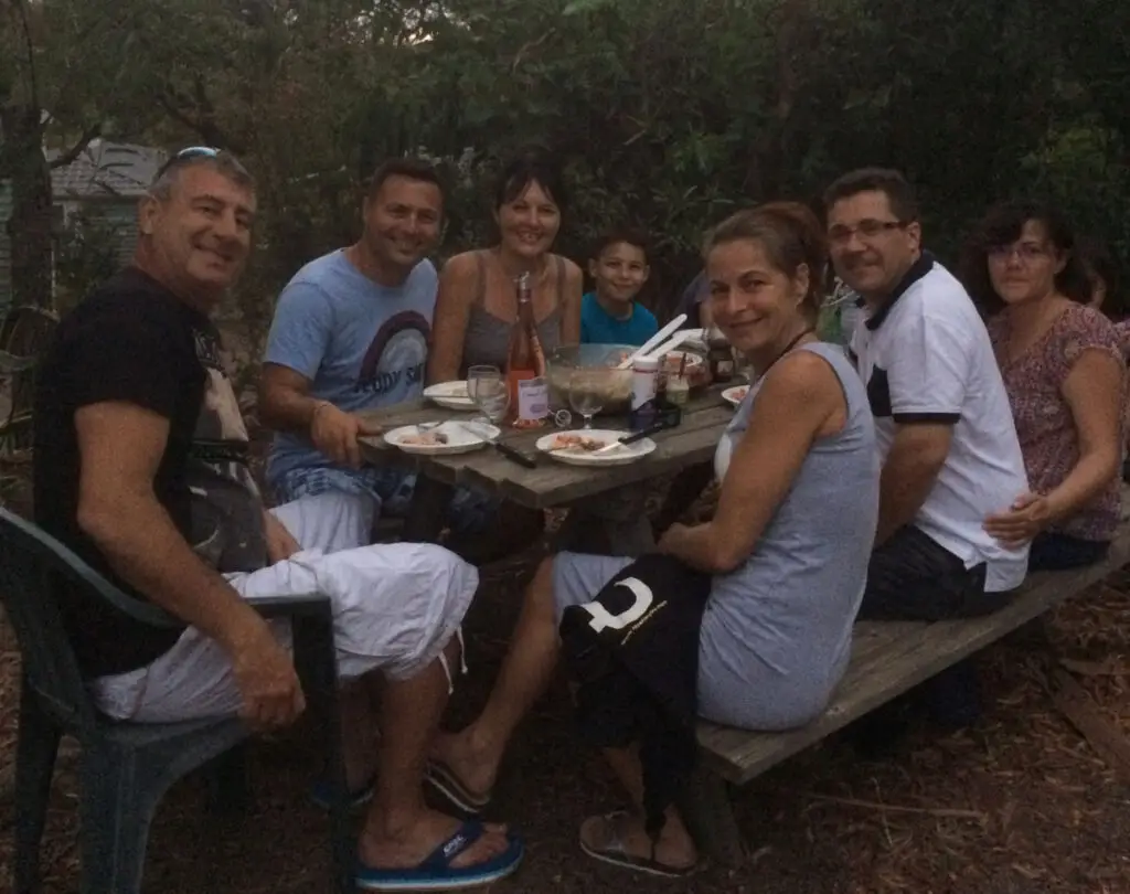 Retrouvailles avec les anciens maîtres-nageurs d'Esterel Caravaning autour d'une table en 2016